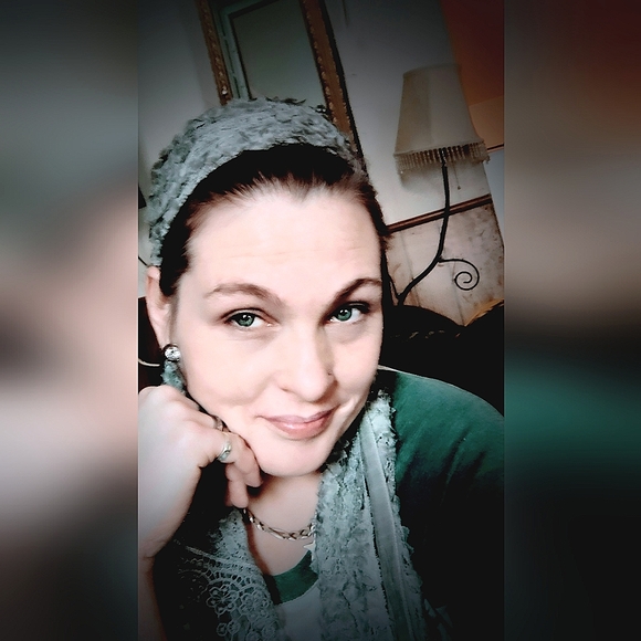 Meet your Posher, Pam - Picture 2 of 2